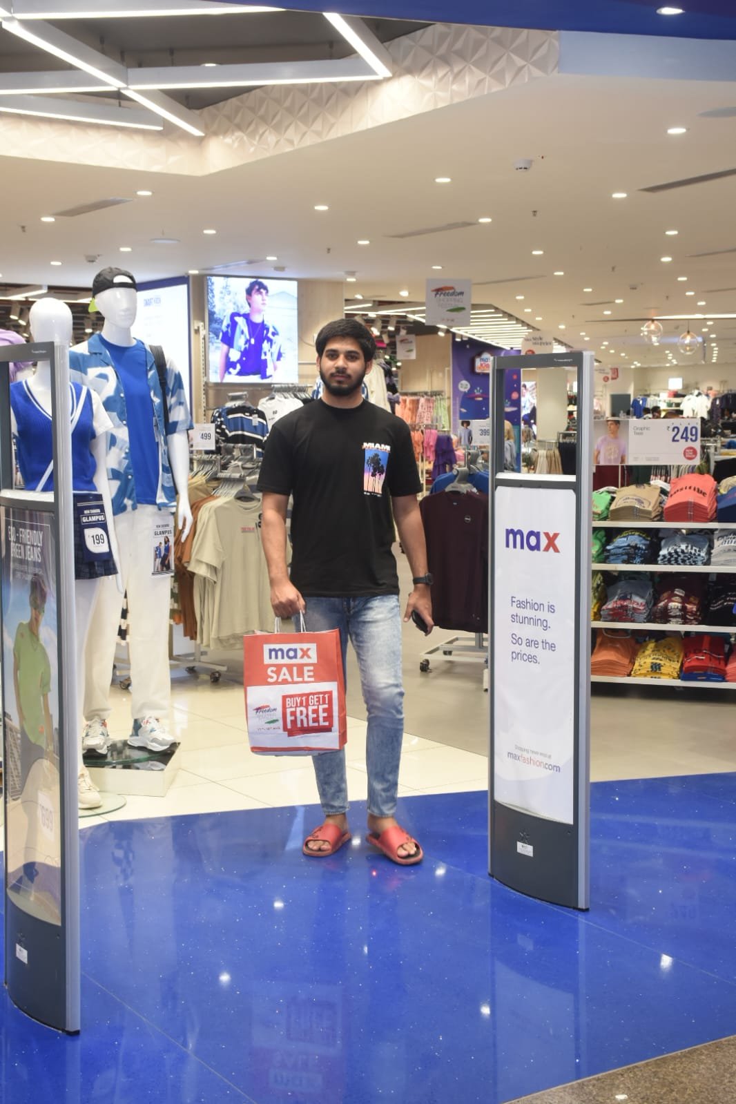 మ్యాక్స్ ఫ్యాషన్స్ ఫ్రీడమ్ షాపింగ్ ఫెస్టివల్‌