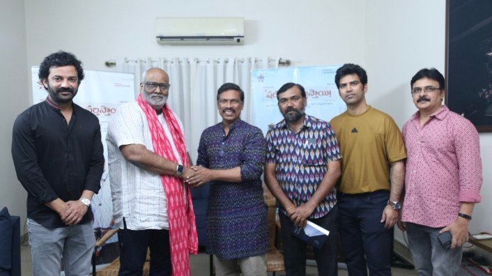 యం.యం.కీరవాణి చేతుల మీదుగా “ష‌ర‌తులు వ‌ర్తిసాయి” నుంచి ‘కాలం సూపుల గాలంరా..’ లిరికల్ సాంగ్ విడుదల