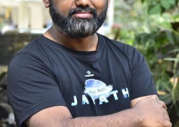 ఇప్పటి వరకు ఎవరూ టచ్‌ చేయిని కథ ‘రహస్య ఇదం జగత్‌’ : దర్శకుడు కోమల్‌ ఆర్‌ భరద్వాజ్‌