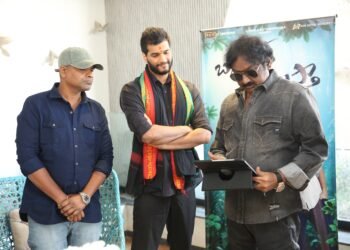 డైనమిక్ డైరెక్టర్ వి.వి.వినాయక్ చేతుల మీదుగా ఆటిట్యూడ్ స్టార్ చంద్రహాస్ “బరాబర్ ప్రేమిస్తా” మూవీ టీజర్ రిలీజ్