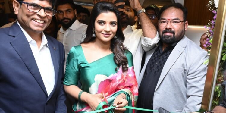 ‘కలర్స్ హెల్త్ కేర్’లో ఐశ్వర్య రాజేష్ సందడి