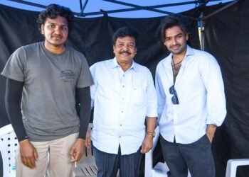 రాజమండ్రిలో #RAPO22 చిత్రీకరణలో రామ్ పోతినేనిని కలిసిన ఏపీ సినిమాటోగ్రఫీ, పర్యాటక శాఖామాత్యులు కందుల దుర్గేష్