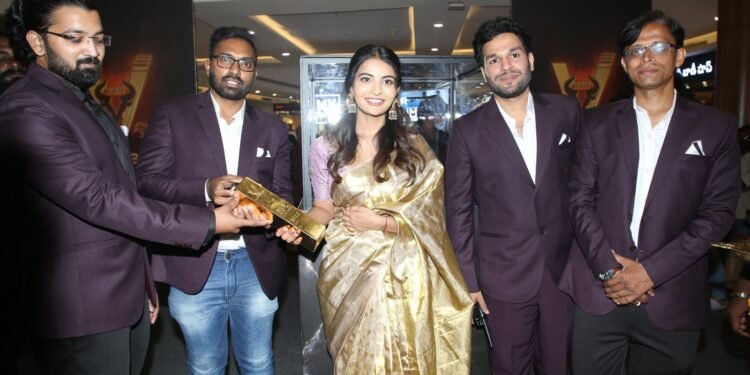 వింధ్య గోల్డ్ బార్ ఛాలెంజ్ ఈవెంట్ లాంచ్ చేసిన నటి అనన్య నాగళ్ల