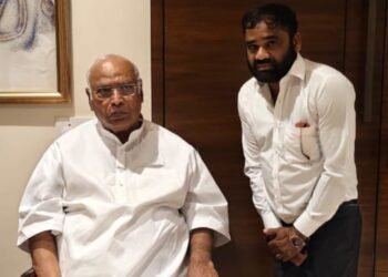 ఎ. ఐ. సి. సి. అధ్యక్షుడు మల్లిఖార్జున ఖర్గేను పరామర్శించిన ప్రముఖ నిర్మాత, కాంగ్రెస్ నాయకుడు Sk బషీద్.