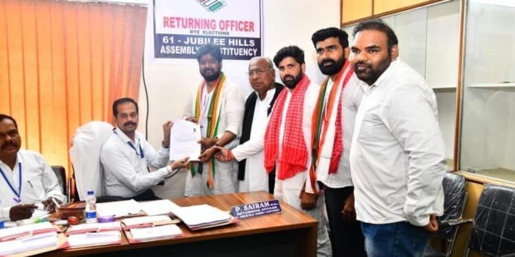 కోలాహలంగా నామినేషన్ దాఖలు చేసిన జూబ్లీహిల్స్ కాంగ్రెస్ అభ్యర్థి వి.నవీన్ యాదవ్