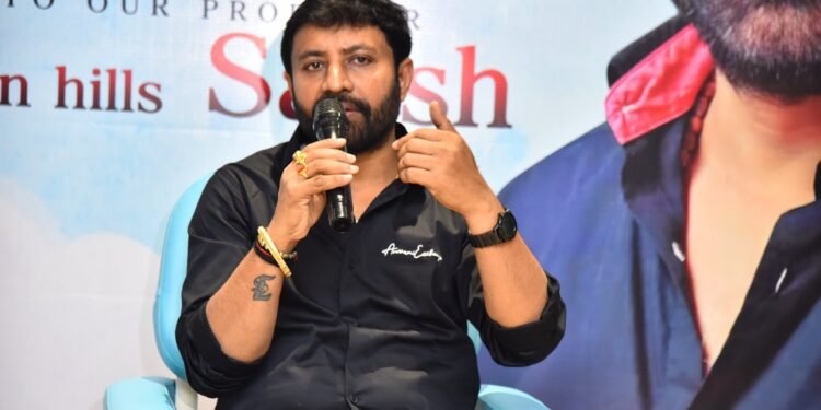 నిర్మాత నుంచి దర్శకుడిగా మారుతున్నా: సెవెన్ హిల్స్ సతీష్
