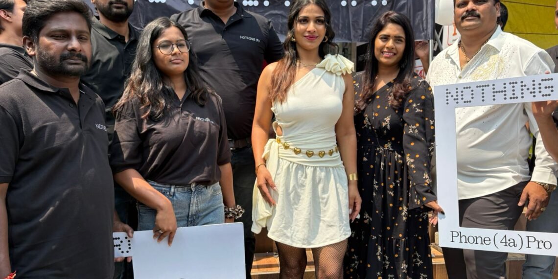N4U మొబైల్స్ లో Nothing 4A లాంచ్ చేసిన  నటి ఇనయా సుల్తానా