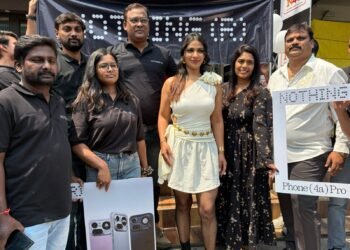 N4U మొబైల్స్ లో Nothing 4A లాంచ్ చేసిన  నటి ఇనయా సుల్తానా