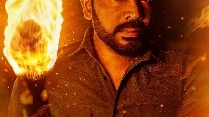 యాక్షన్ ప్యాక్డ్ ‘లీడర్’: ఎమోషనల్ అండ్ మాస్ ఎలిమెంట్స్‌తో అదరగొట్టిన లెజెండ్ శరవణన్ టీజర్!