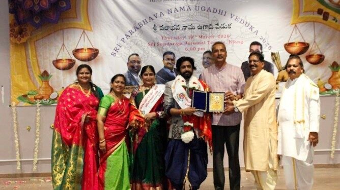 మలేషియన్ ఉగాది పురస్కార్ అవార్డ్స్ లో మన్యం ధీరుడు చిత్రం కి ఉత్తమ చిత్ర అవార్డు