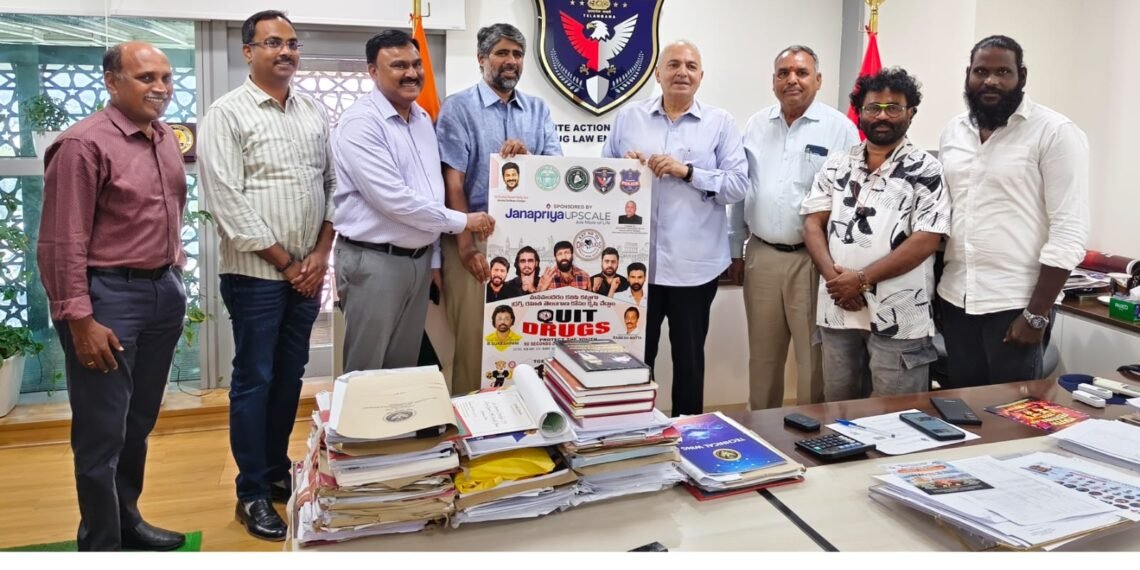 టాలీవుడ్ హీరోలు నటించిన “క్విట్ డ్రగ్స్” థియేట్రికల్ యాడ్ ఫిల్మ్  అండ్ పోస్టర్ ను లాంచ్ చేసిన తెలంగాణ ఈగల్ ఫోర్స్
