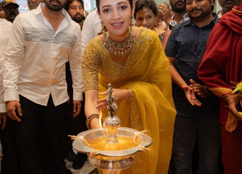 శ్రీకాకుళంలో అట్టహాసంగా ప్రారంభమైన దేశంలోనే అతిపెద్ద లగ్జరీ సిల్వర్ జ్యువెలరీ స్టోర్ ‘గోయాజ్’ (GOYAZ)!