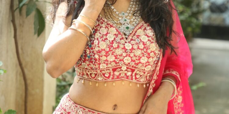 ‘బ్యూటీ విత్ బ్రెయిన్స్’ అనిపించుకోవడమే నా లక్ష్యం: హీరోయిన్ జో శర్మ