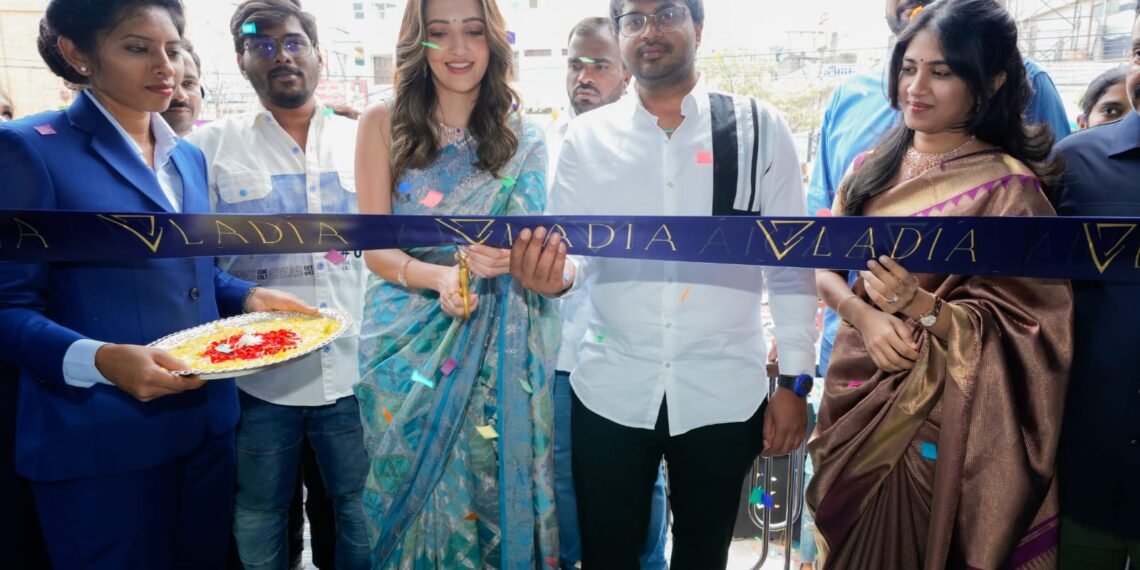 ఖమ్మంలో ప్రారంభమైన భారతదేశపు అతిపెద్ద ల్యాబ్-గ్రోన్ డైమండ్ జ్యువెలరీ స్టోర్