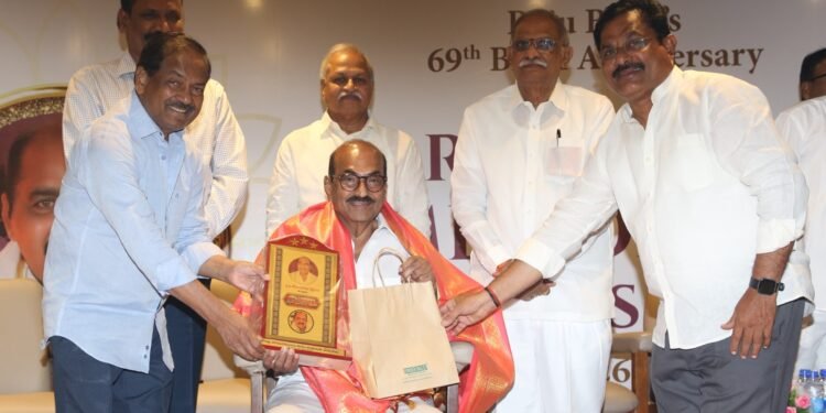 రాజుబాబు జయంతి అందరికీ స్ఫూర్తినివ్వాలి- స్మారక అవార్డుల ప్రదానంలో టి.డి. జనార్థన్