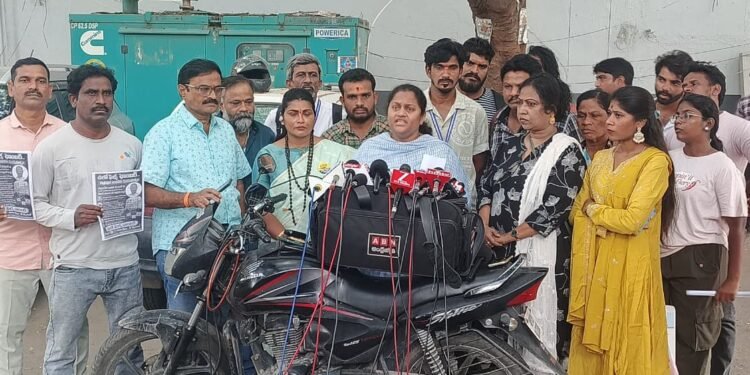 ఫిలిం ఫెడరేషన్పై భగ్గుమన్న పలు సినీ సంఘాలు