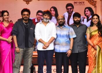 ‘ఆదర్శ కుటుంబం’ మీ అందరికీ ఖచ్చితంగా నచ్చుతుంది.. సిక్సర్ కొట్టబోతున్నాం : విక్టరీ వెంకటేష్